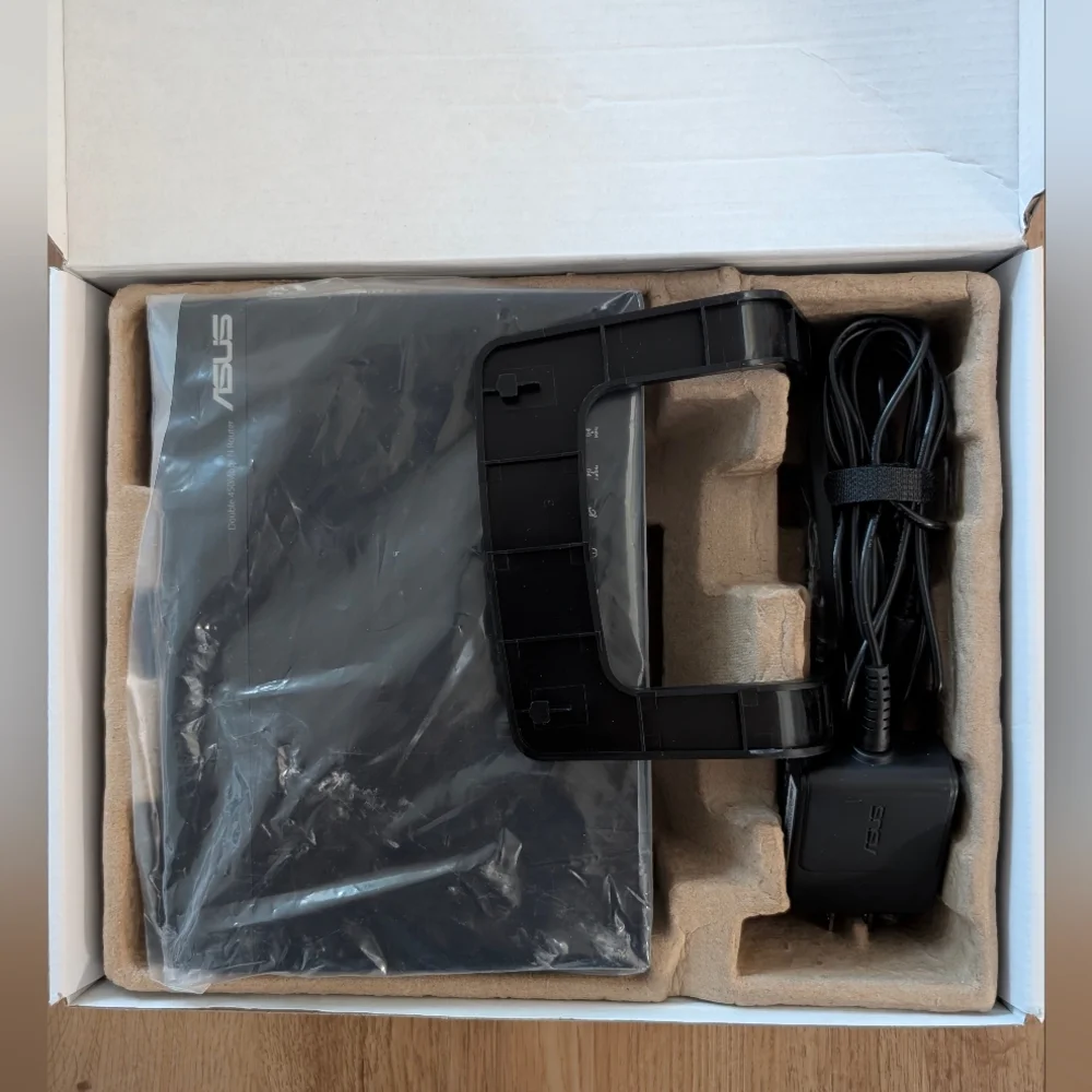 Asus RT-N66R Router - Picture 3 of 3